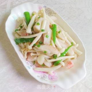 海鲜菇炒蟹柳的做法步骤：10