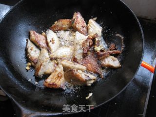 香辣煎带鱼的做法步骤：6