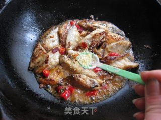 香辣煎带鱼的做法步骤：10