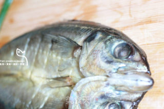 深夜食堂——香烤竹荚鱼的做法步骤：2