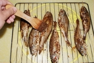 香烤黄花鱼的做法步骤：14