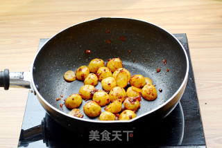 不可错过的小土豆烧鱿鱼的做法步骤：11