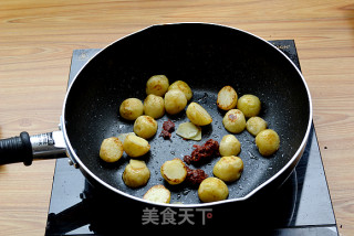 不可错过的小土豆烧鱿鱼的做法步骤：10
