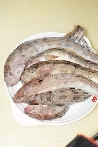 酱焖海鲶鱼的做法步骤：1