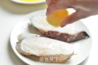 多重口感和味觉的享受---香煎杏仁鳕鱼的做法步骤：3
