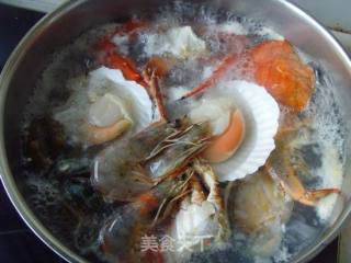 【食尚擂台 火锅专区】：鲜美滋味缕缕萦绕---海鲜火锅的做法步骤：5
