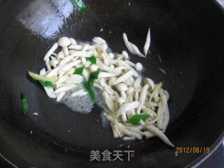 海鲜菇花蛤汤的做法步骤：6