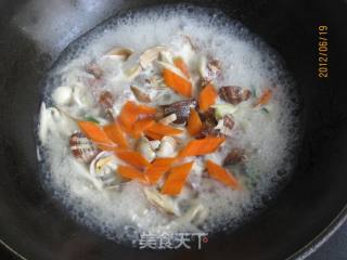 海鲜菇花蛤汤的做法步骤：9
