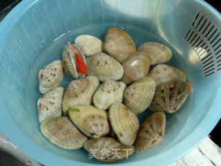 红心蛤蜊炖蛋的做法步骤：1