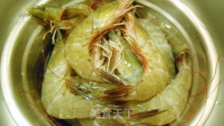 【心花怒放】茄汁摆尾虾的做法步骤：1