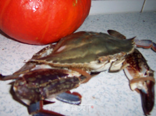 中秋应景的美味---梭子蟹炖南瓜的做法步骤：1
