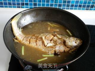 家常烧大黄鱼的做法步骤：9