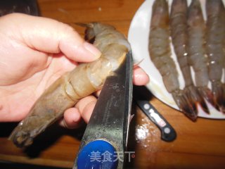 鲍汁蒜蓉蒸大虾——健康蒸菜系列的做法步骤：3