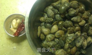 辣炒蛤蜊——经典挑蛤蜊、炒蛤蜊方法的做法步骤：1