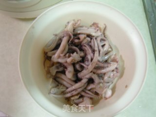 用炒锅自制夜市小吃-—大连铁板鱿鱼须的做法步骤：1