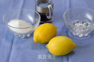 红酒柠檬基围虾的做法步骤：1
