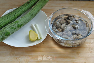丝瓜炒花蛤的做法步骤：1
