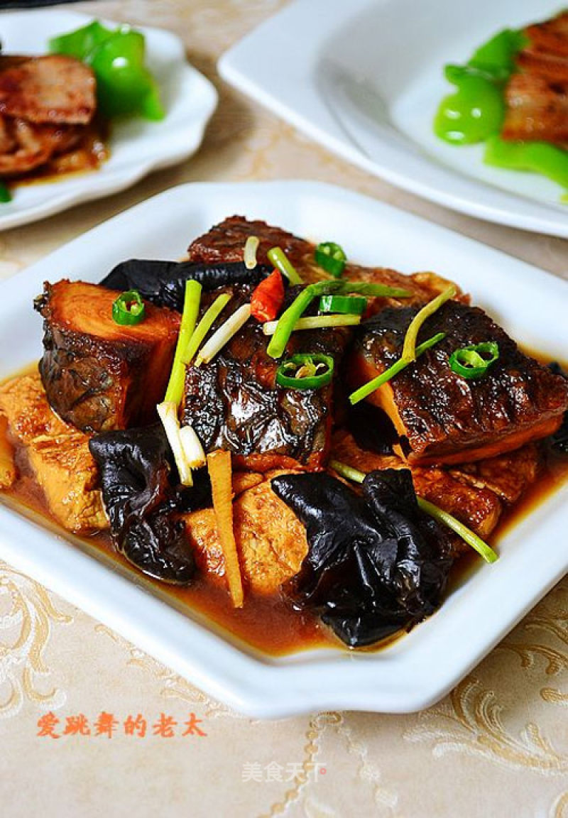 豆腐黑木耳炖咸青鱼的做法