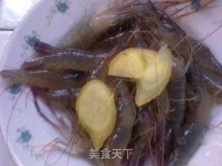 红烧青虾的做法步骤：1