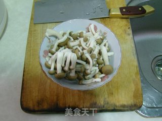 蒜蓉鱼翅蒸大虾的做法步骤：2