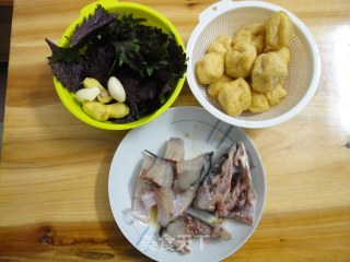 紫苏豆腐煮鱼的做法步骤：1