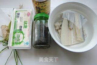 豆豉海鳗蒸豆腐的做法步骤：1