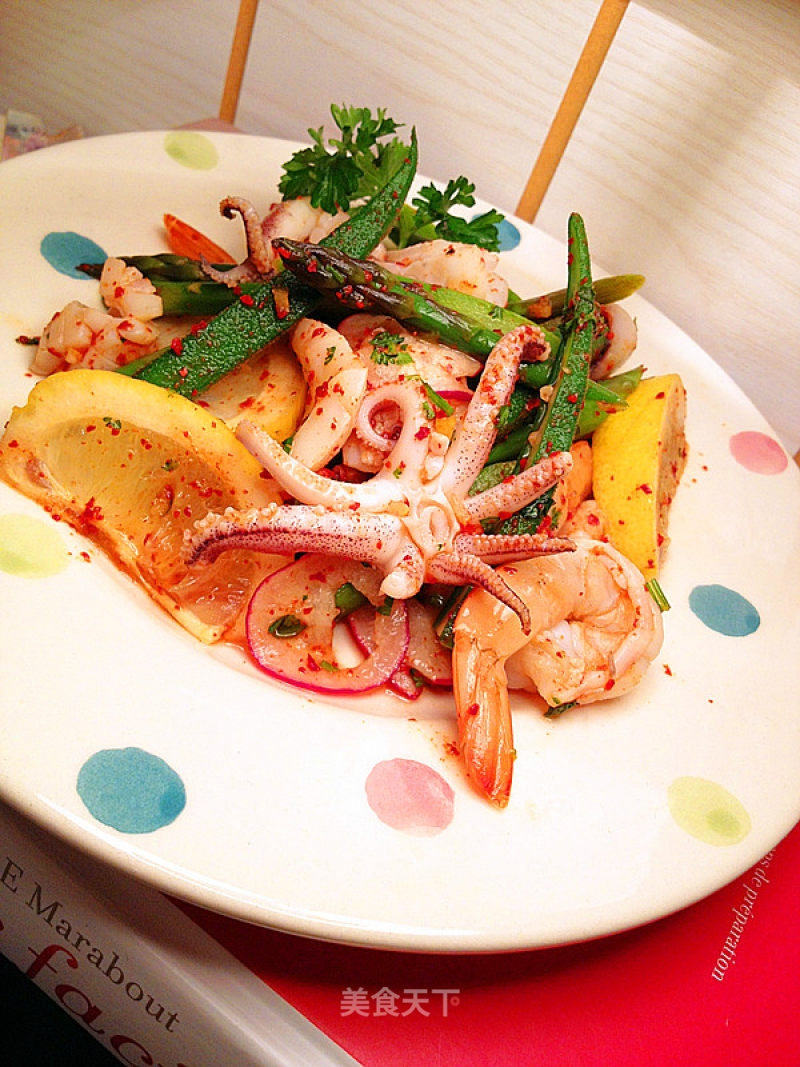 清爽的时蔬派对——泰式海鲜时蔬沙拉的做法