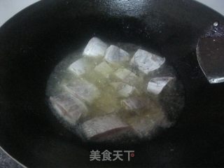 煎炒带鱼的做法步骤：2