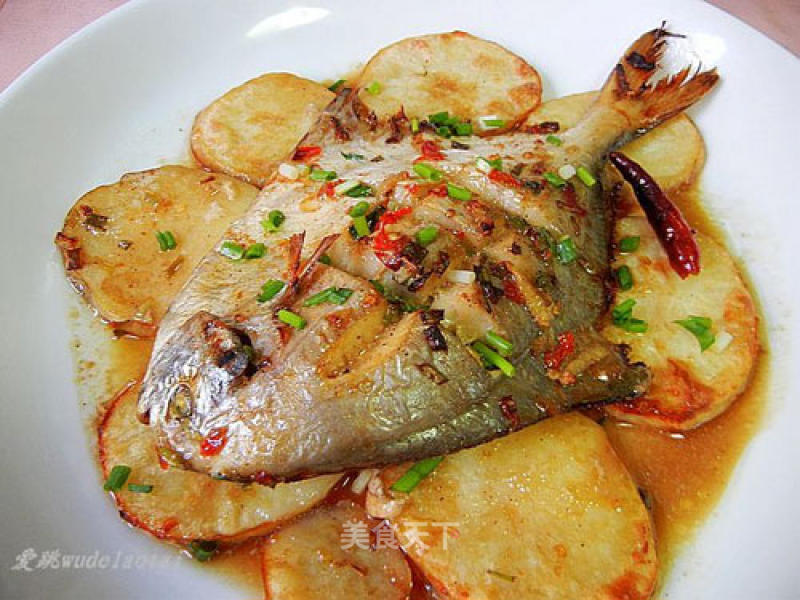 土豆烤鲳鱼的做法