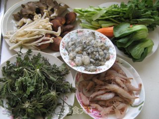 塔吉锅之蔬菜海鲜锅的做法步骤：1