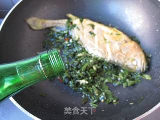 雪菜烧黄鱼的做法步骤：7