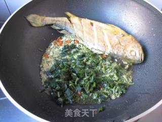雪菜烧黄鱼的做法步骤：6