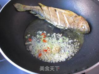 雪菜烧黄鱼的做法步骤：5