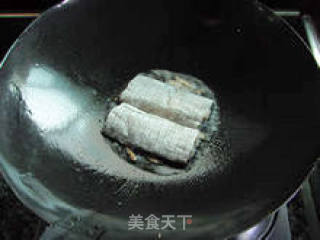 【香煎麻辣带鱼】--- 充满各种香味的酥皮带鱼的做法步骤：7