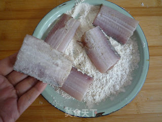 【天津】椒盐干煎带鱼的做法步骤：6