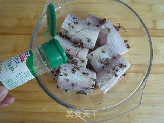 【天津】椒盐干煎带鱼的做法步骤：3
