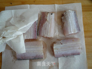 【天津】椒盐干煎带鱼的做法步骤：5