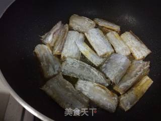 剁椒烧带鱼的做法步骤：2
