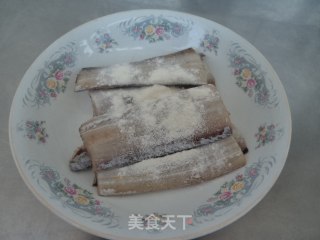  铁锅炖鱼贴饼子的做法步骤：4