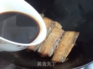  铁锅炖鱼贴饼子的做法步骤：8