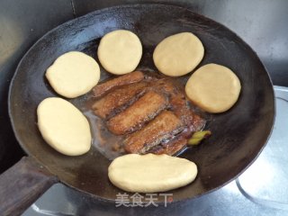 铁锅炖鱼贴饼子的做法步骤：9