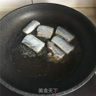 香煎带鱼的做法步骤：2