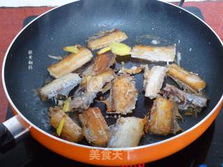 黑胡椒酱香带鱼的做法步骤：4