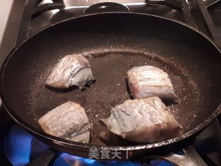 茴香烧带鱼的做法步骤：2