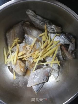 酱香带鱼的做法步骤：1