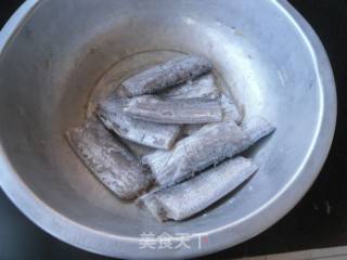 【东北】葱油带鱼的做法步骤：1
