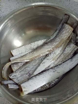 【天津】干炸带鱼的做法步骤：1