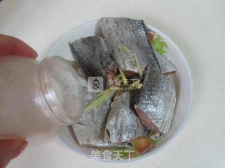 剁椒芋头烧带鱼的做法步骤：1