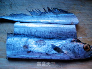 【苏菜】椒盐带鱼的做法步骤：1