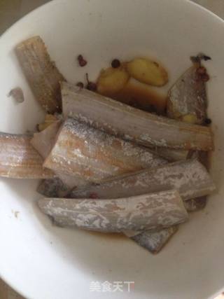 超鲜红烧带鱼的做法步骤：2